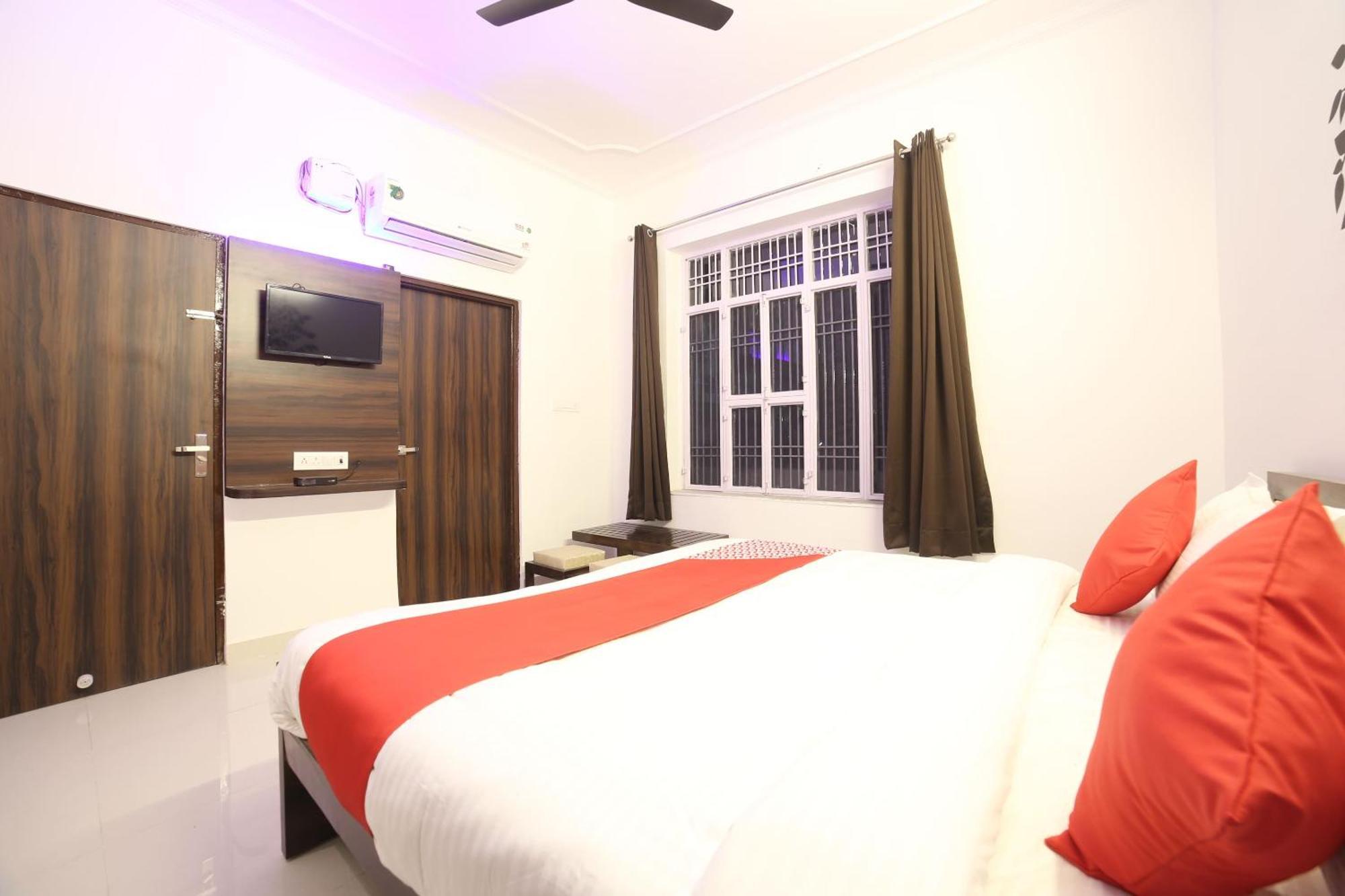 Flagship Crossroads Hotel