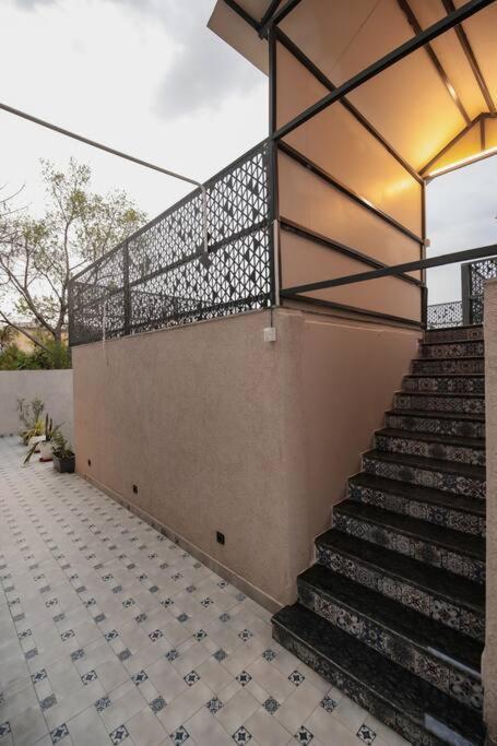 Saiba Outhouse- 4 Bed Room- Pool- Theatre- Partyhall- Garden & Terrace Sitting Area Holiday home