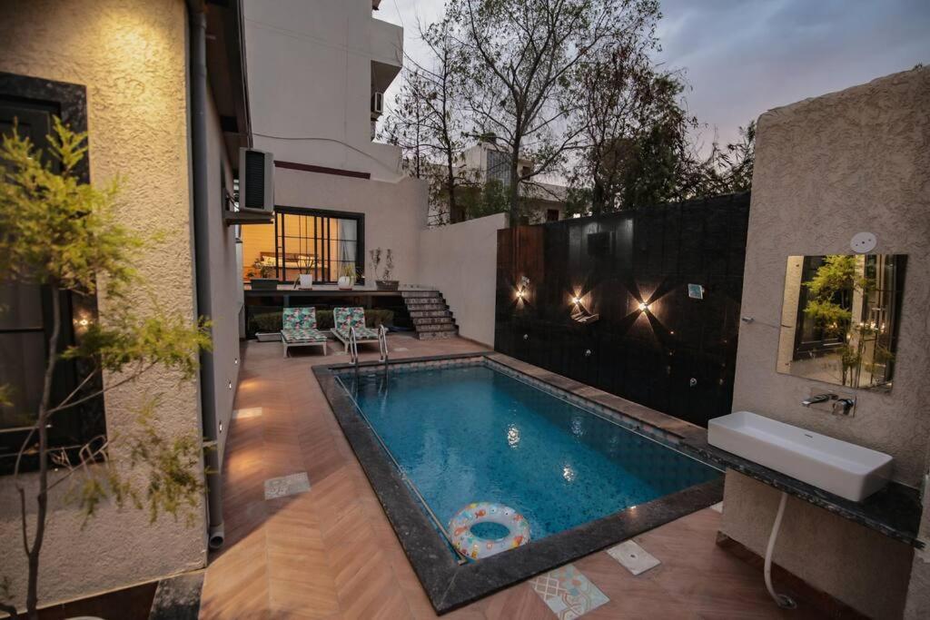 Holiday home Saiba Outhouse- 4 Bed Room- Pool- Theatre- Partyhall- Garden & Terrace Sitting Area