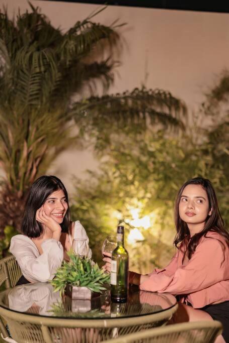 Saiba Outhouse- 4 Bed Room- Pool- Theatre- Partyhall- Garden & Terrace Sitting Area Holiday home Jaipur