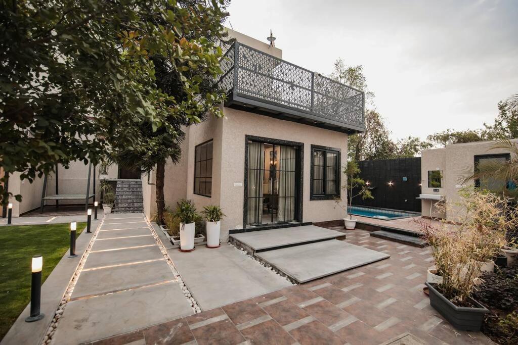 Saiba Outhouse- 4 Bed Room- Pool- Theatre- Partyhall- Garden & Terrace Sitting Area *