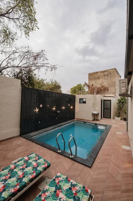 Saiba Outhouse- 4 Bed Room- Pool- Theatre- Partyhall- Garden & Terrace Sitting Area * Jaipur