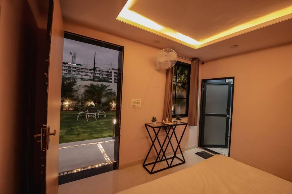 Saiba Outhouse- 4 Bed Room- Pool- Theatre- Partyhall- Garden & Terrace Sitting Area *