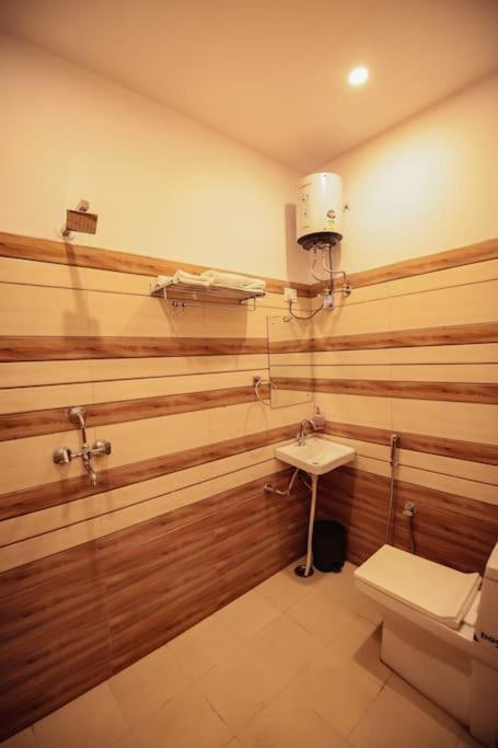 Holiday home Saiba Outhouse- 4 Bed Room- Pool- Theatre- Partyhall- Garden & Terrace Sitting Area