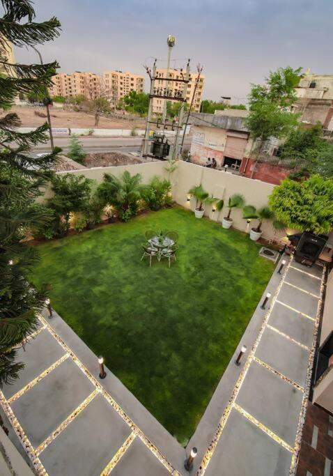 Saiba Outhouse- 4 Bed Room- Pool- Theatre- Partyhall- Garden & Terrace Sitting Area Holiday home Jaipur