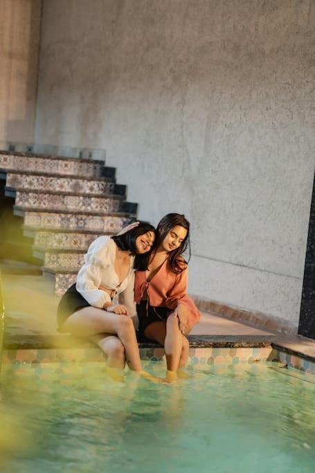 Saiba Outhouse- 4 Bed Room- Pool- Theatre- Partyhall- Garden & Terrace Sitting Area *