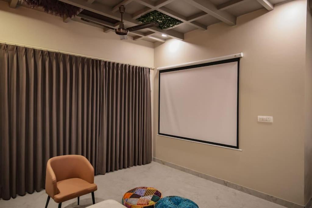 Holiday home Saiba Outhouse- 4 Bed Room- Pool- Theatre- Partyhall- Garden & Terrace Sitting Area Jaipur