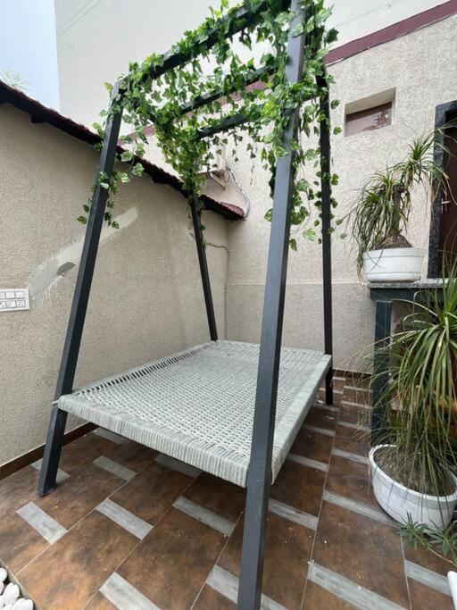 Saiba Outhouse- 4 Bed Room- Pool- Theatre- Partyhall- Garden & Terrace Sitting Area Holiday home