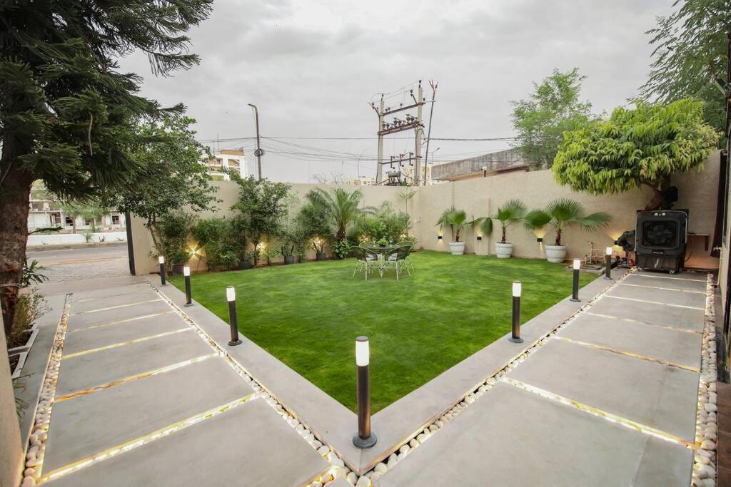 Saiba Outhouse- 4 Bed Room- Pool- Theatre- Partyhall- Garden & Terrace Sitting Area Holiday home Jaipur