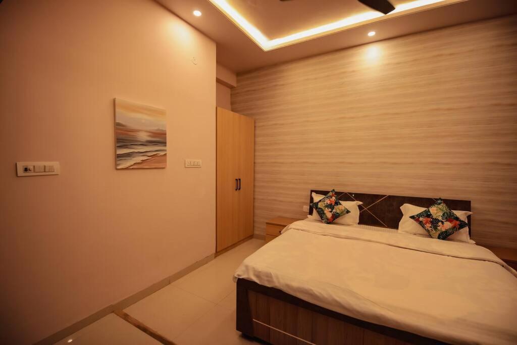 Saiba Outhouse- 4 Bed Room- Pool- Theatre- Partyhall- Garden & Terrace Sitting Area *