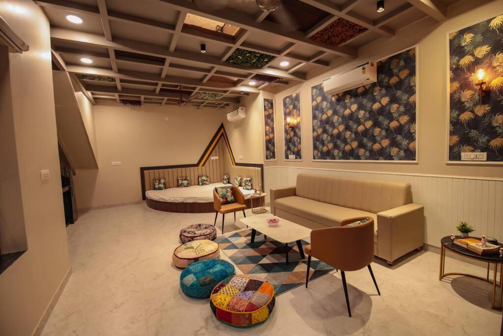 Saiba Outhouse- 4 Bed Room- Pool- Theatre- Partyhall- Garden & Terrace Sitting Area Jaipur