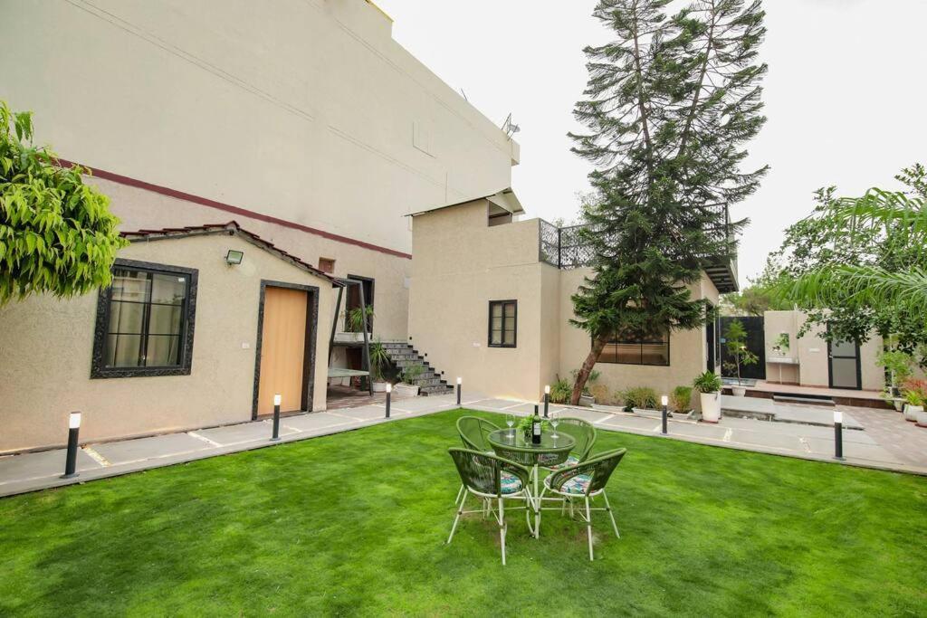 Saiba Outhouse- 4 Bed Room- Pool- Theatre- Partyhall- Garden & Terrace Sitting Area Jaipur