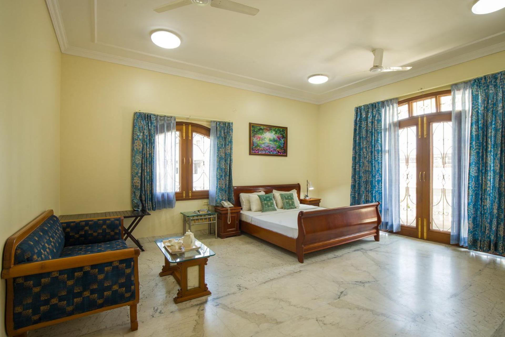 Stayvista's Krishnalaya Mansion: Luxurious Retreat With Indoor Pool & Leisure Amenities *