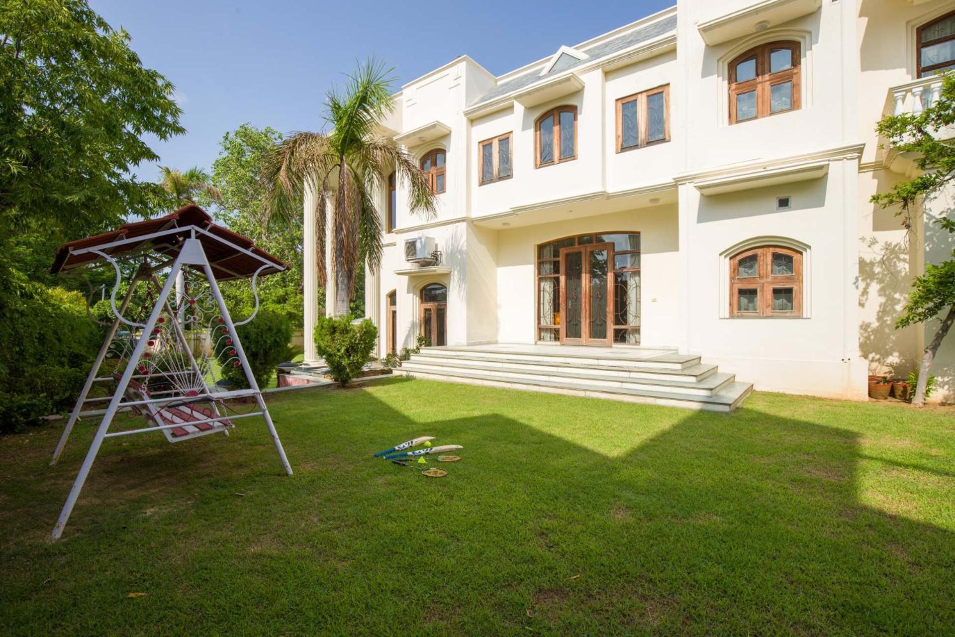 Stayvista's Krishnalaya Mansion: Luxurious Retreat With Indoor Pool & Leisure Amenities Villa