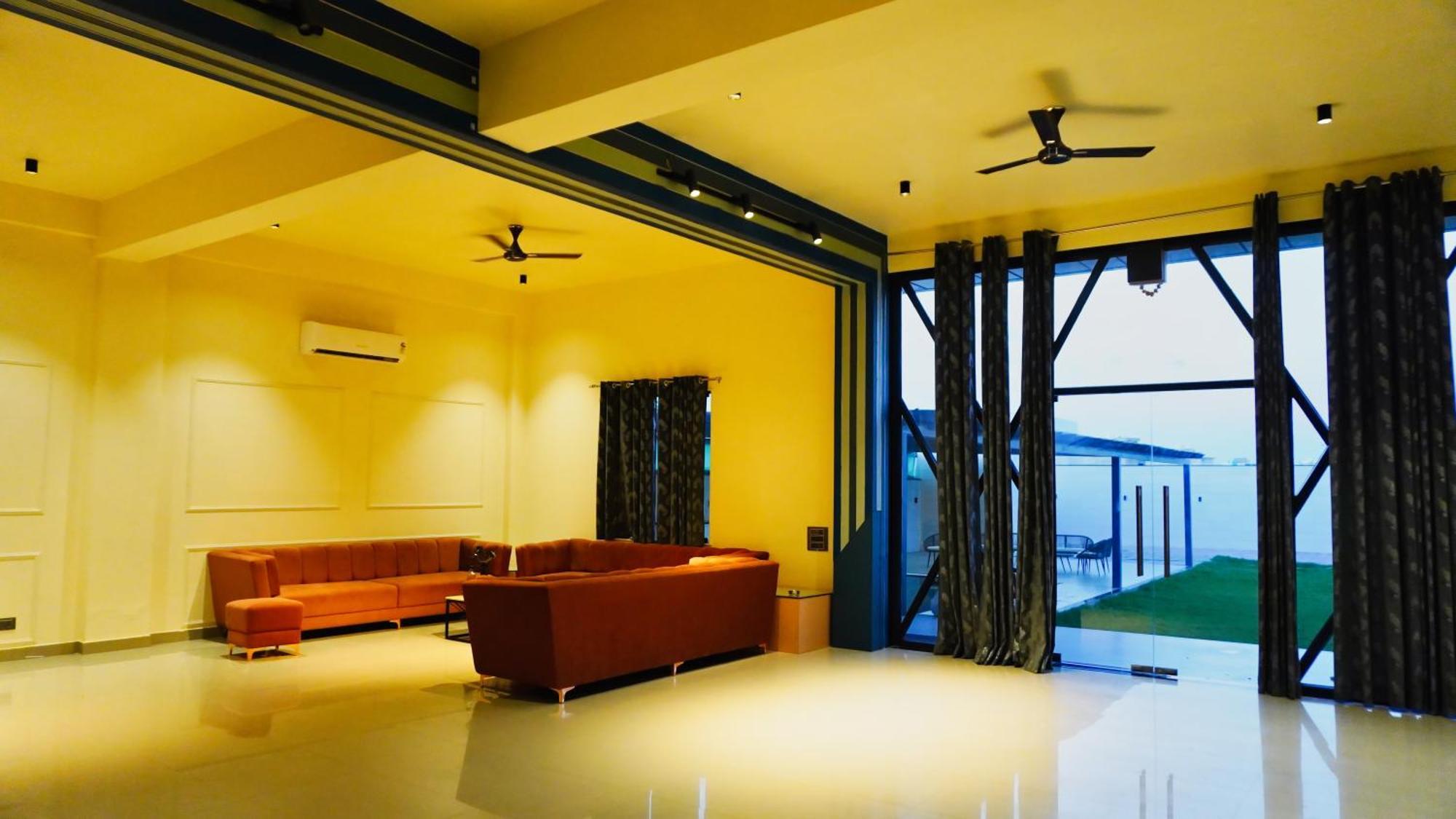 Villa Grazio Outhouse By The Party Citadel, Premium 4bhk With Pool *