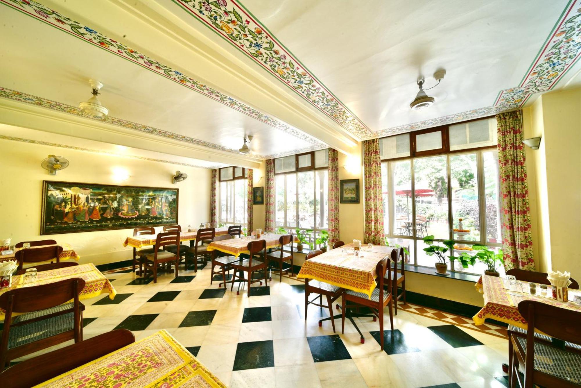 Arya Niwas Hotel 3*