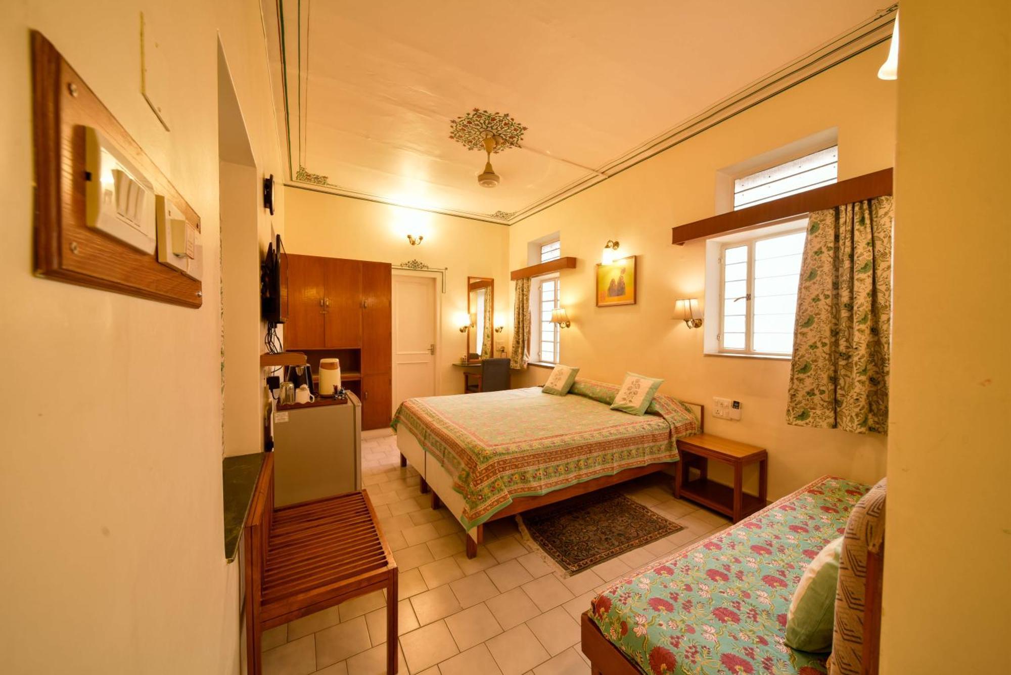 Arya Niwas Hotel Jaipur
