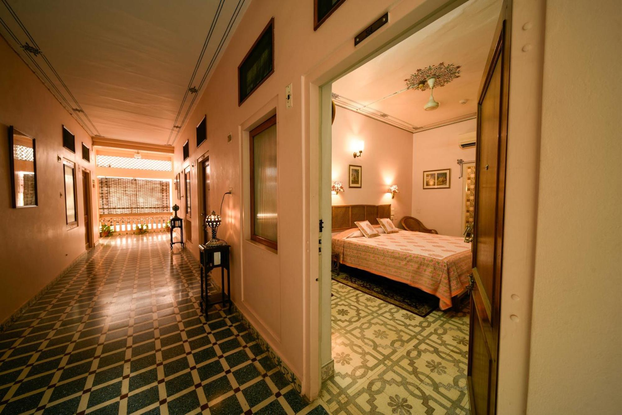 Arya Niwas Hotel Jaipur