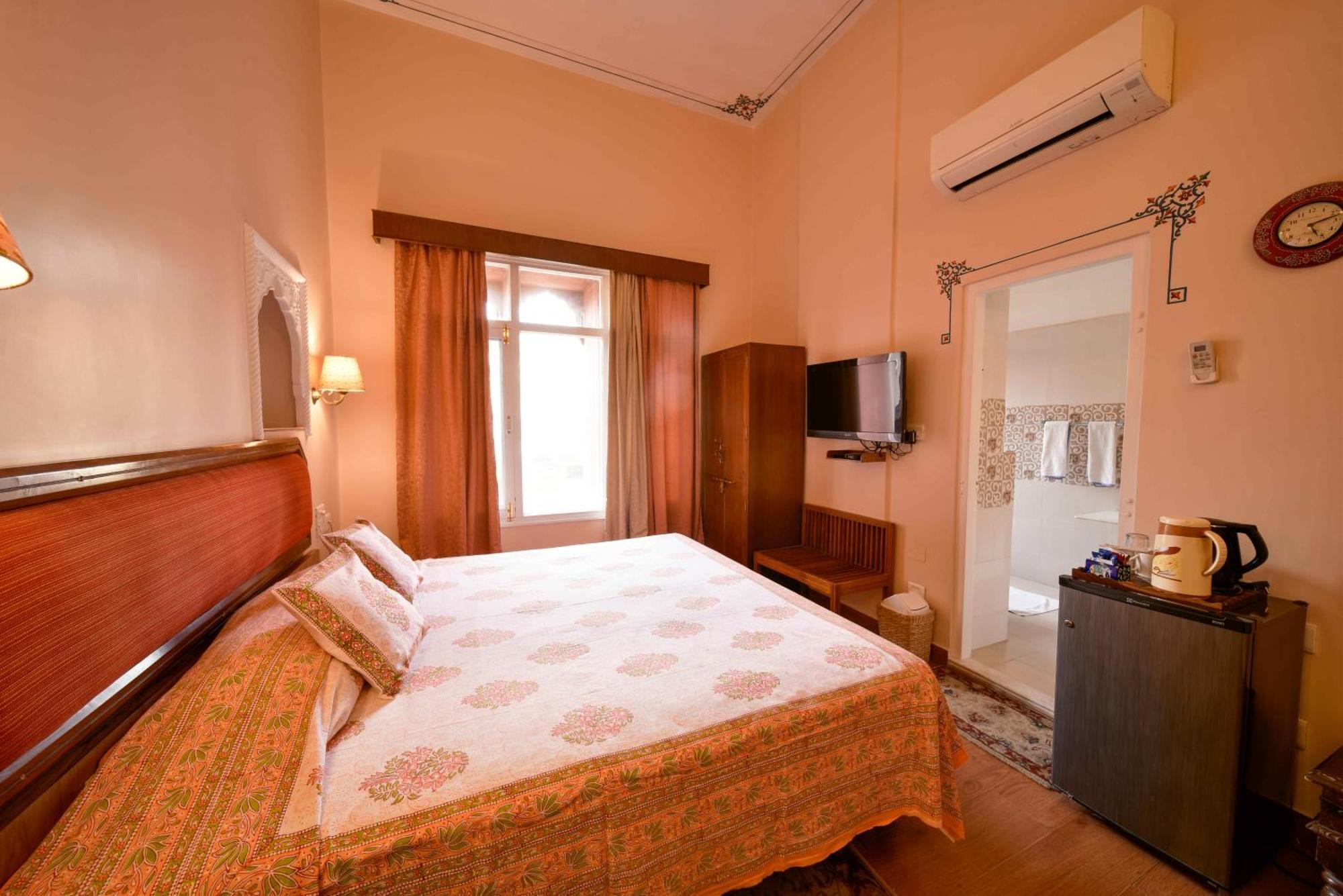 Arya Niwas Hotel 3*