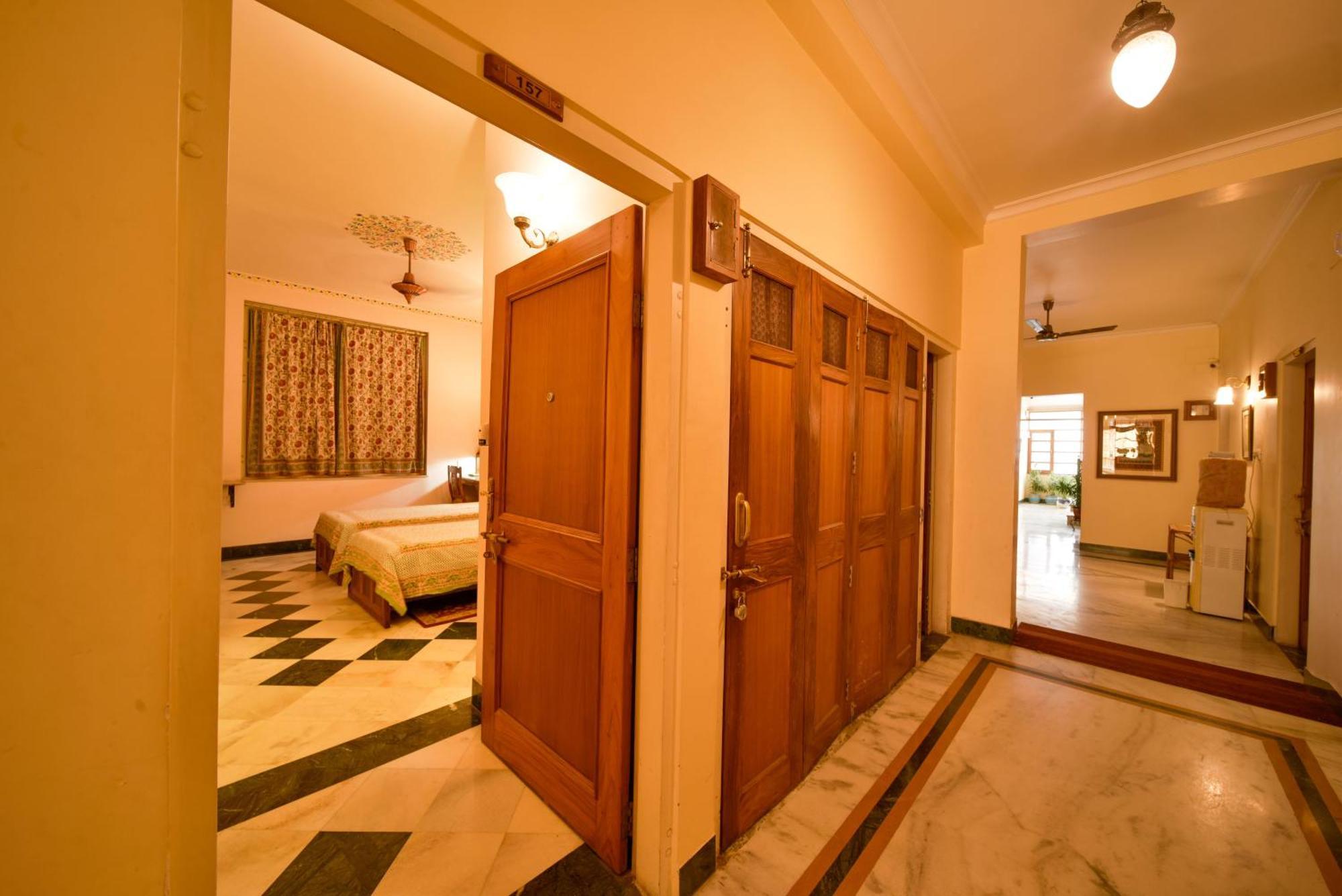 Arya Niwas Hotel Jaipur