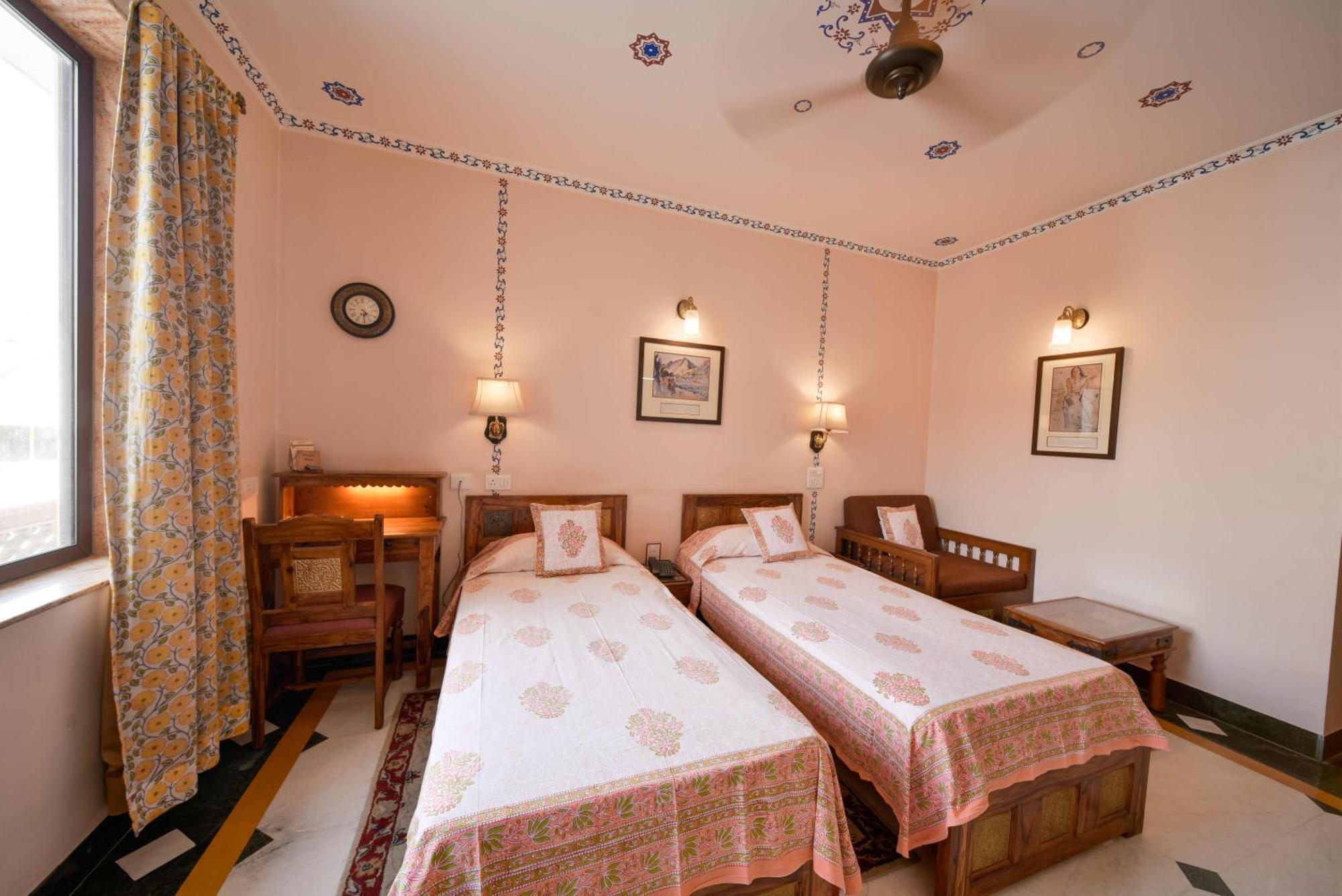 Hotel Arya Niwas 3*