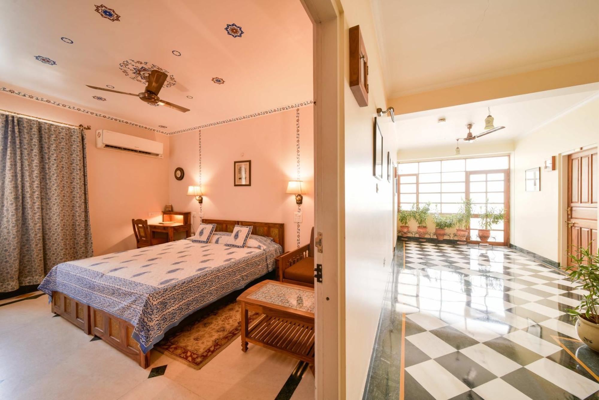 Arya Niwas Hotel Jaipur