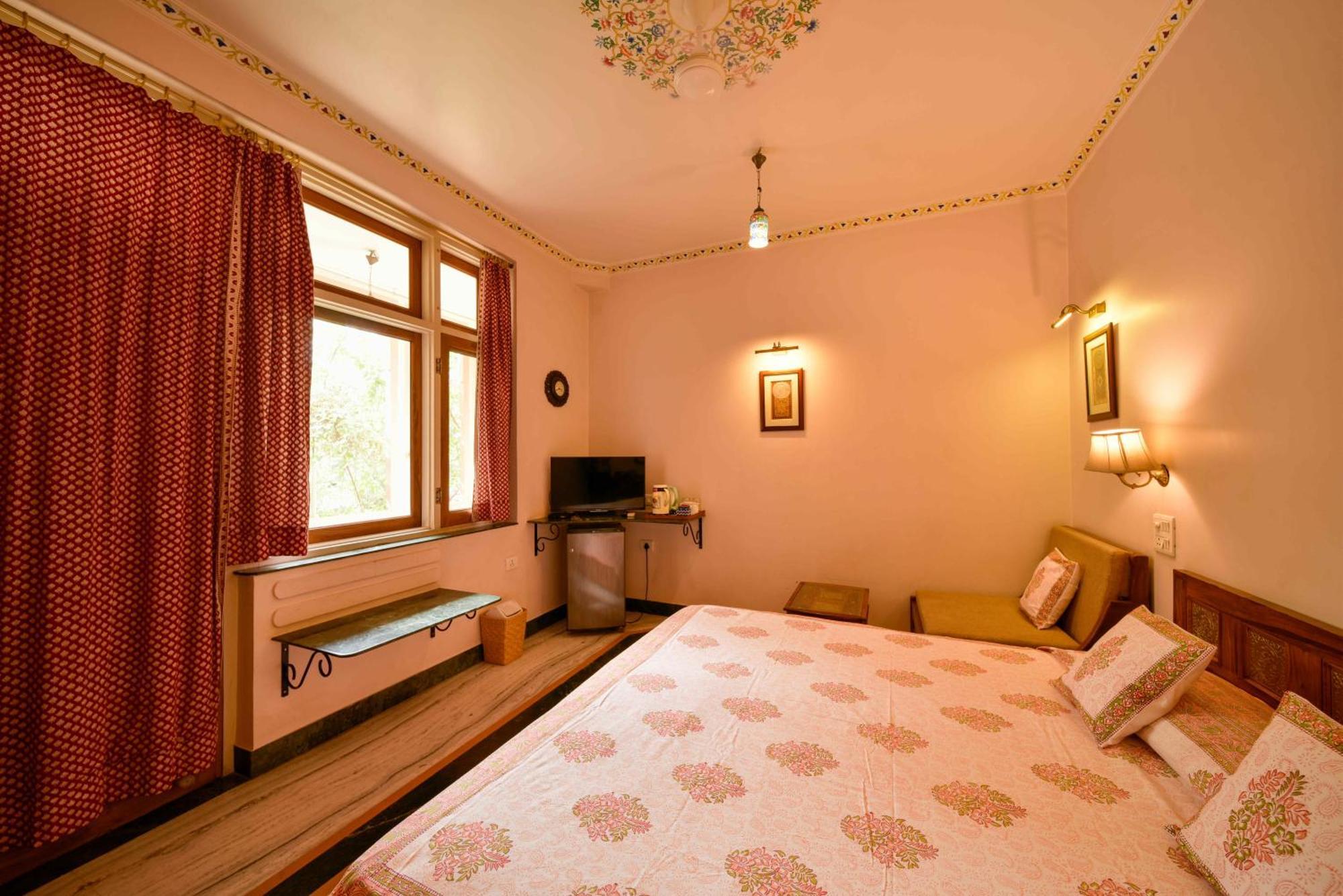 Hotel Arya Niwas