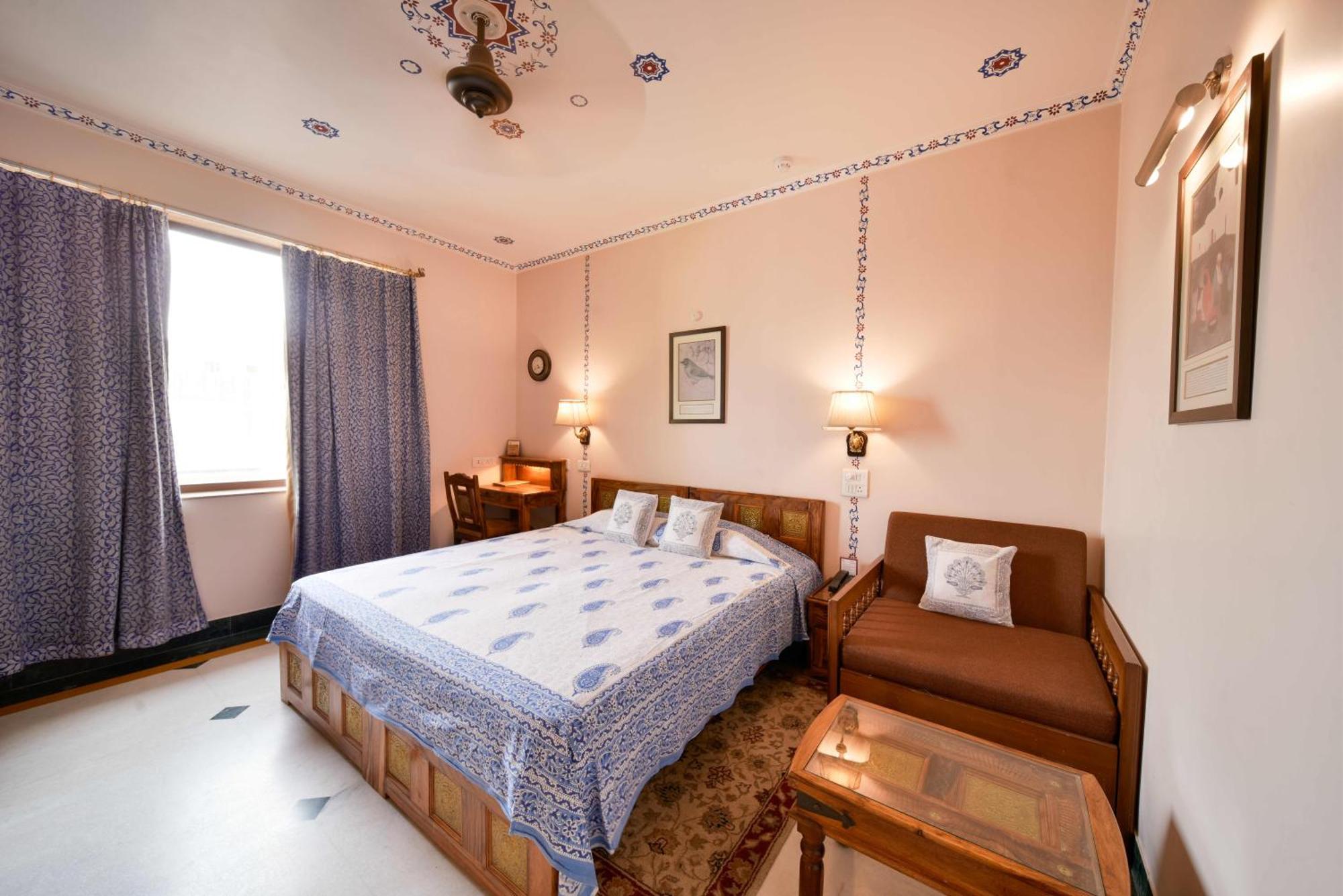 Hotel Arya Niwas