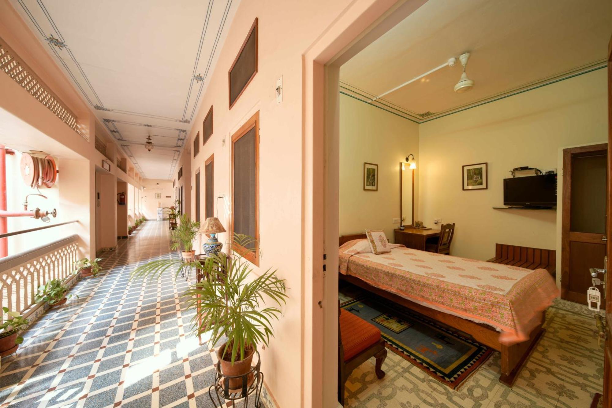 Arya Niwas 3* Jaipur