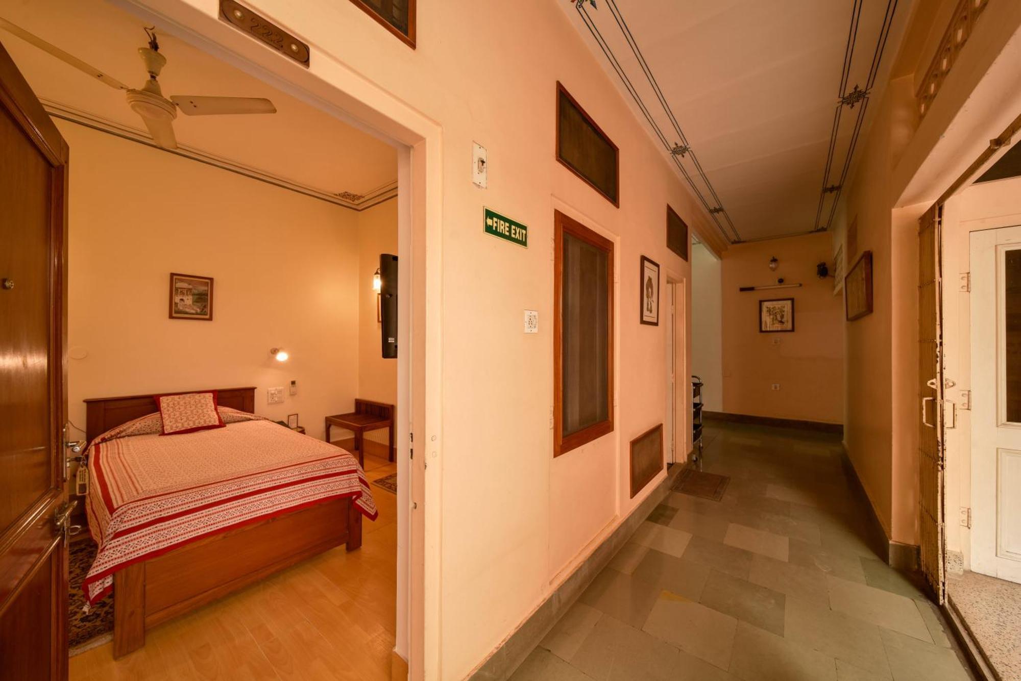 Hotel Arya Niwas 3*