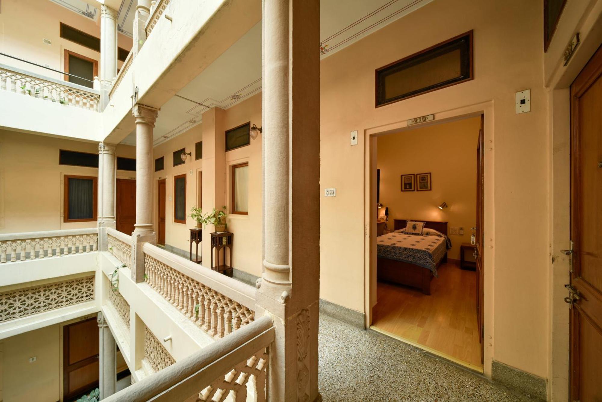 Hotel Arya Niwas 3*