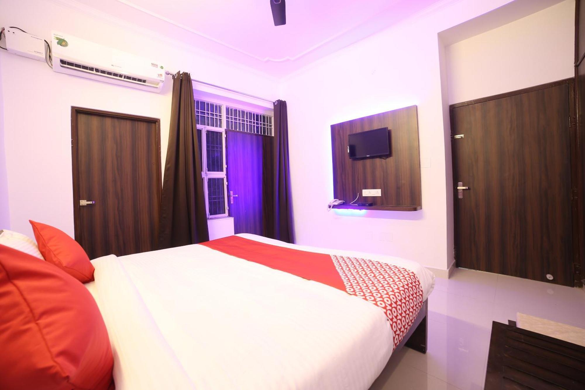 Hotel Flagship Crossroads 3*