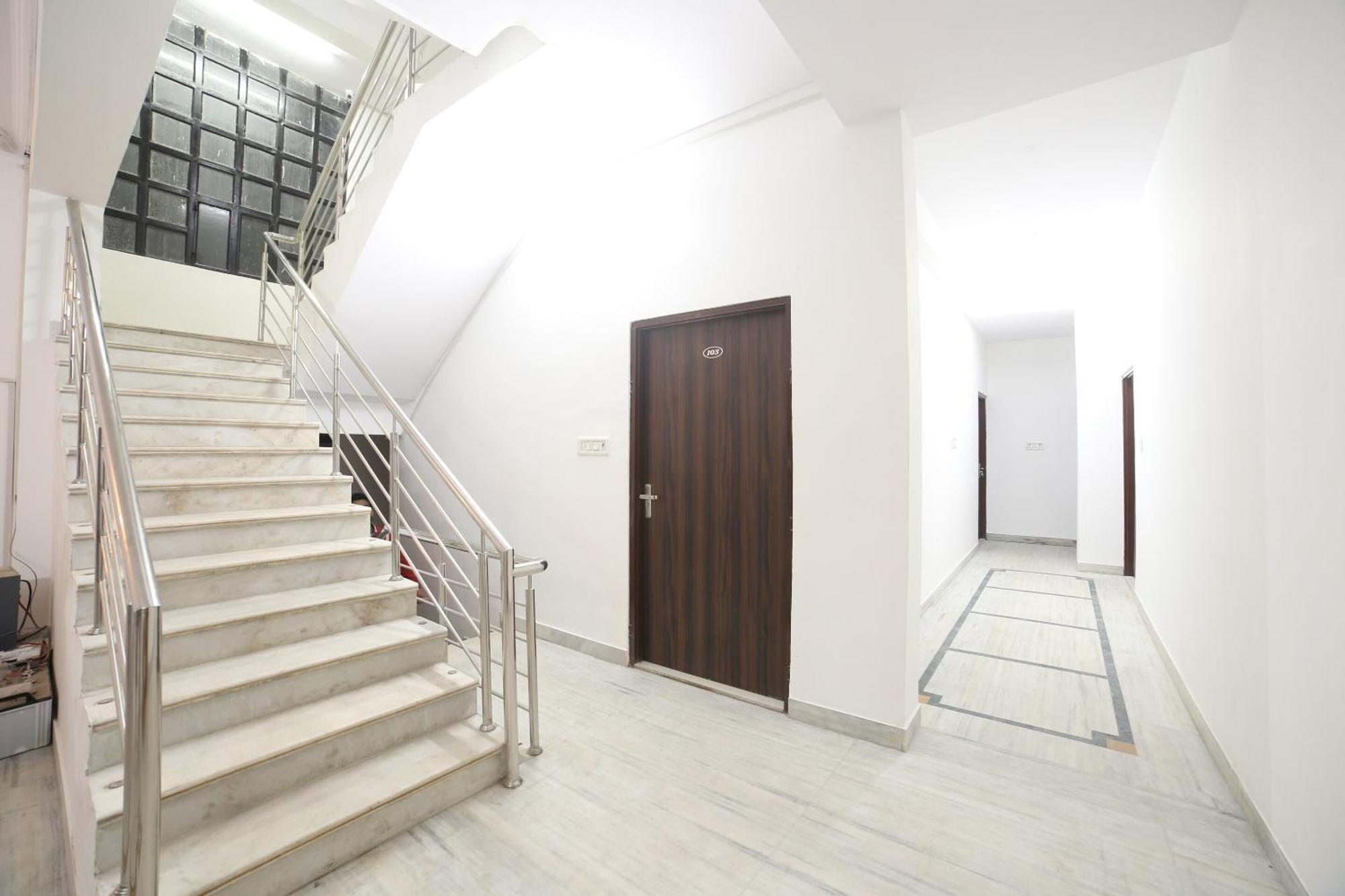 Flagship Crossroads Hotel 3*
