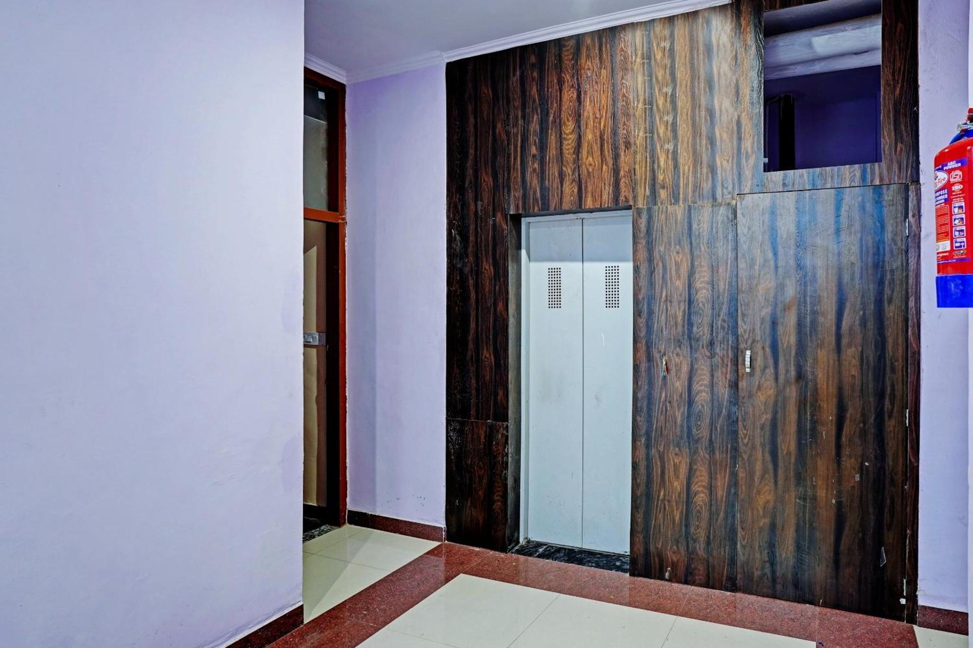 Hotel O Jaya Palace 4*