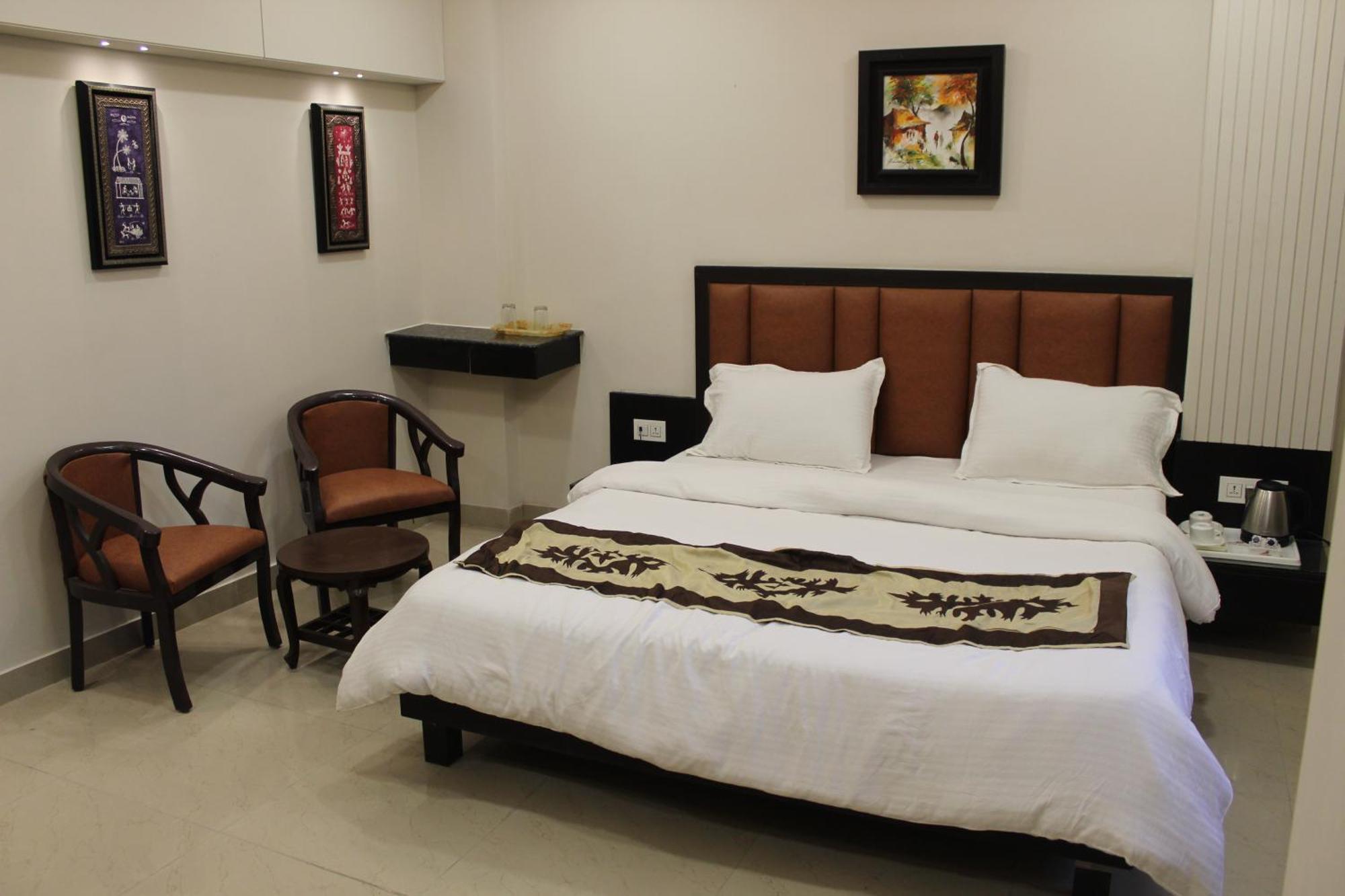 Joypur Bansi Resort *