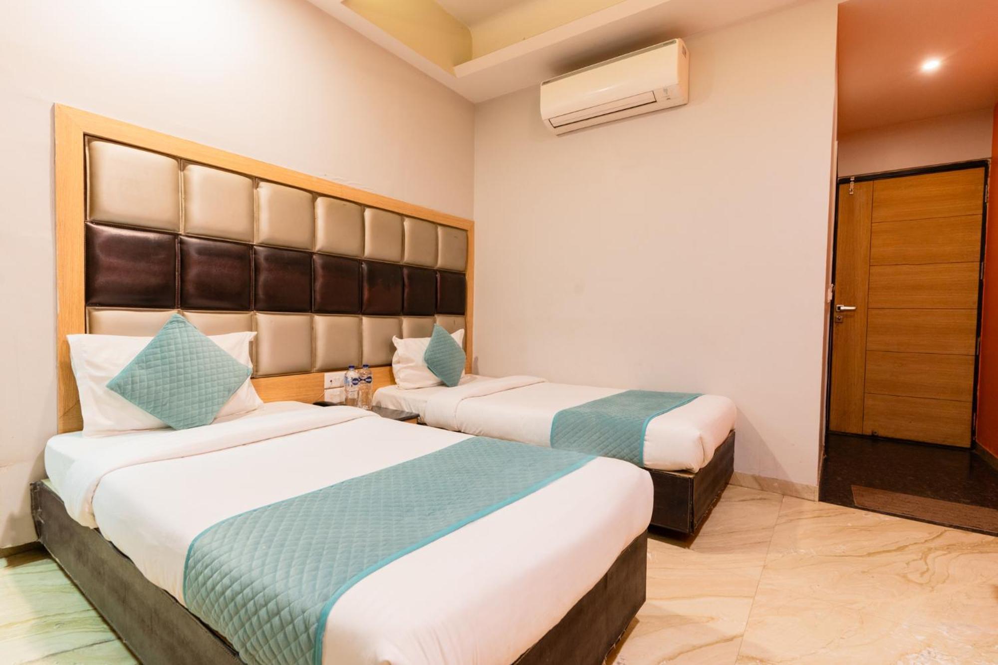 Hotel Aroma Residency 3*