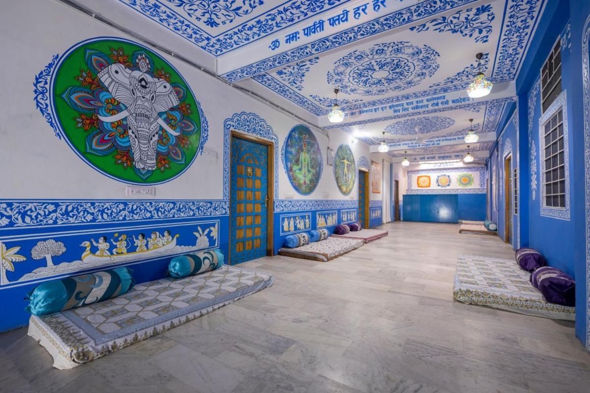 Mandala Bagpackers Hostel *