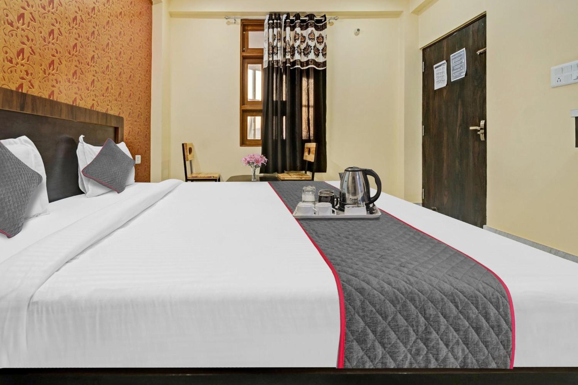 Hotel O Samrat
