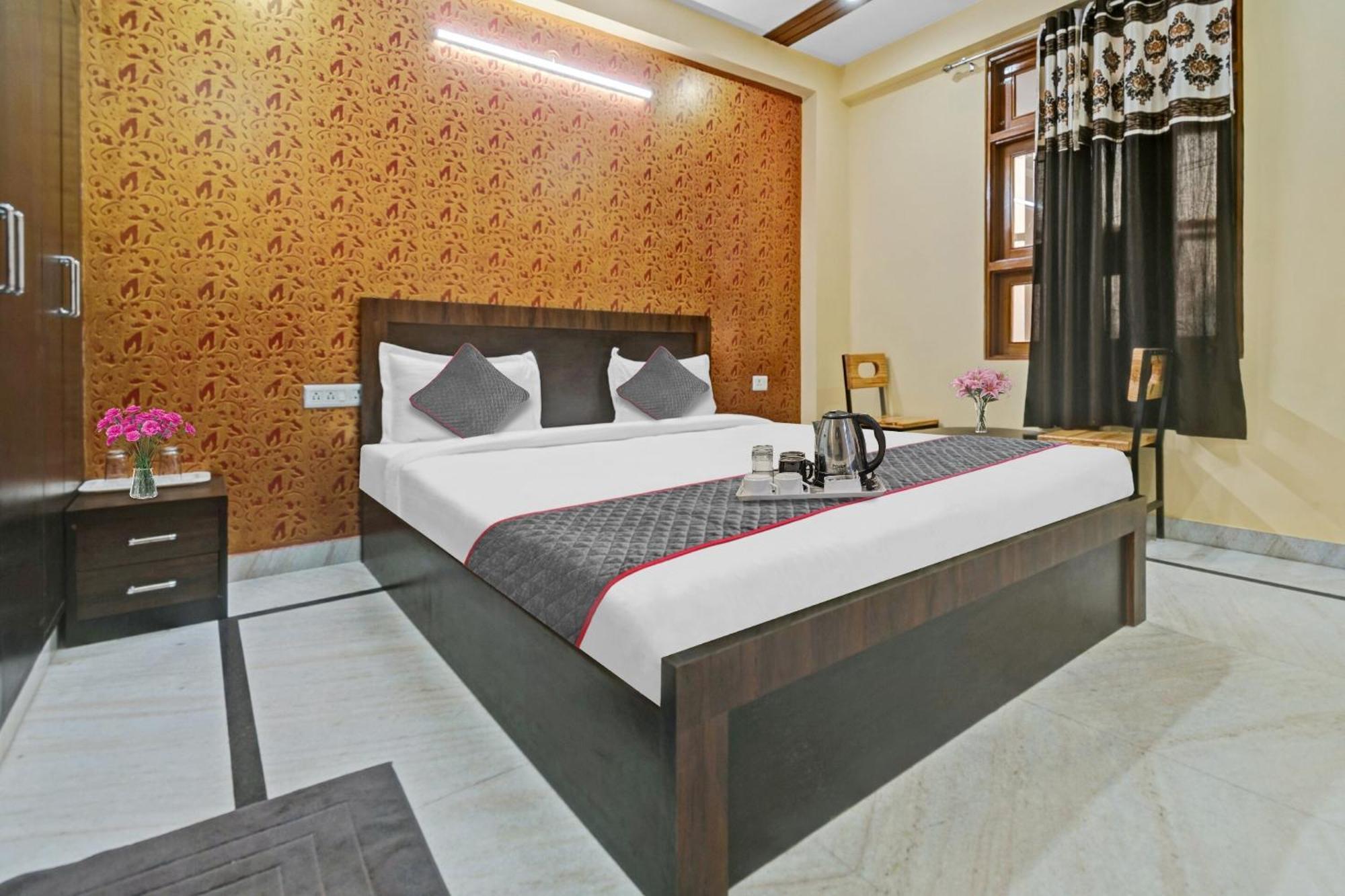 Hotel O Samrat 3*
