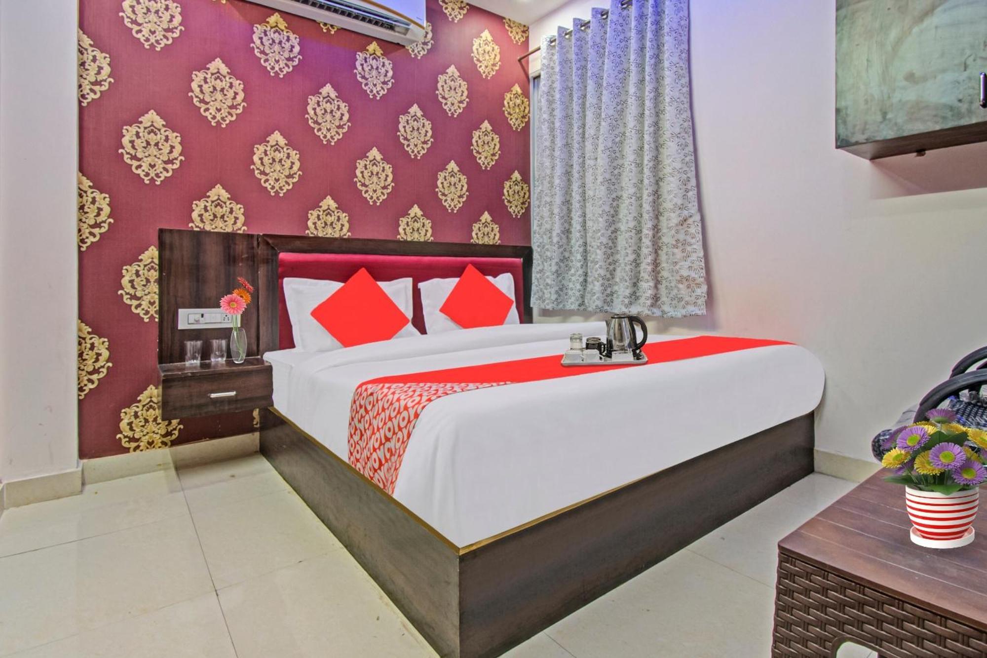 Hotel O Aana 3*