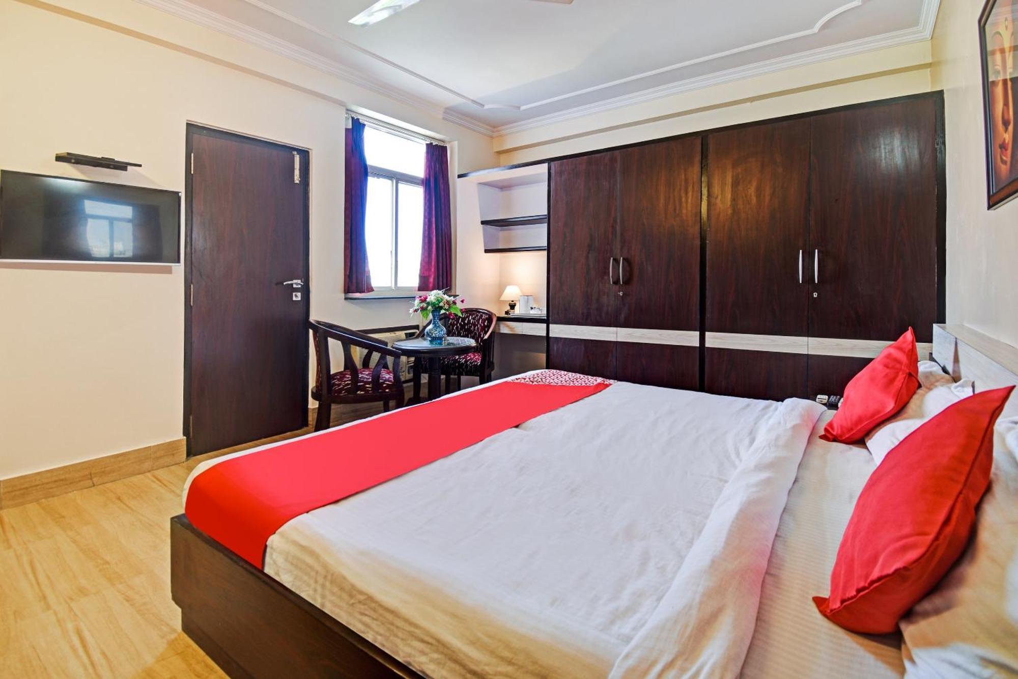 Hotel O 75407 Hawa Sadak 4*