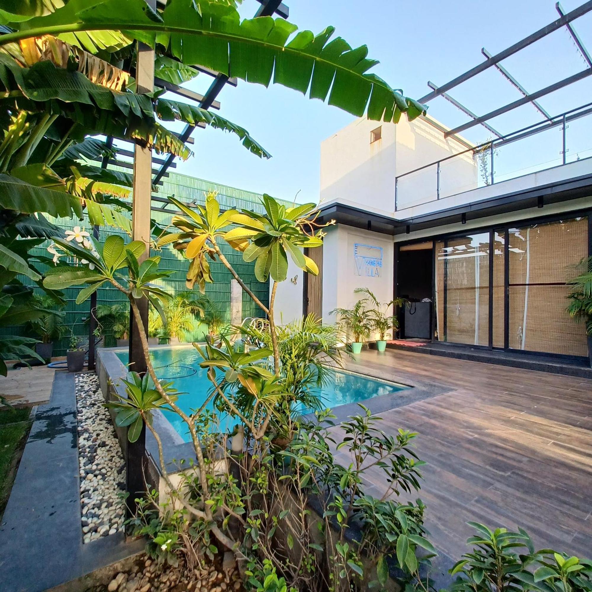 The Hanging - A Luxury Pool In *
