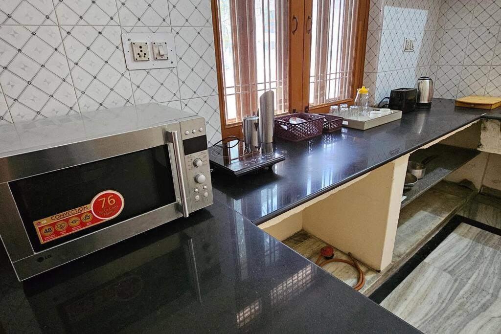 Kaushik House - Luxury Garden Homestay Near Vaishali Nagar Apartment *