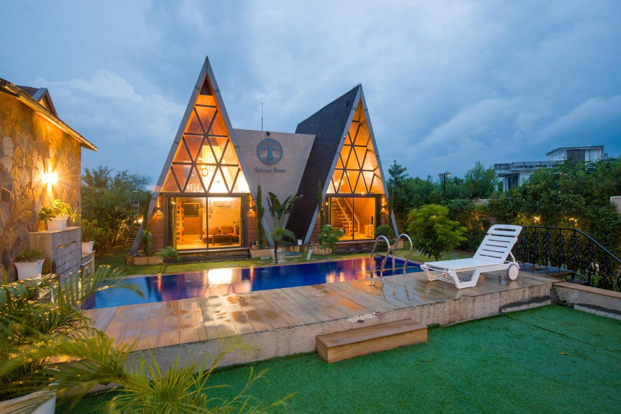 Elivaas 4 Bhk Pvt Pool & Party Hall - Oakwood Villa Jaipur