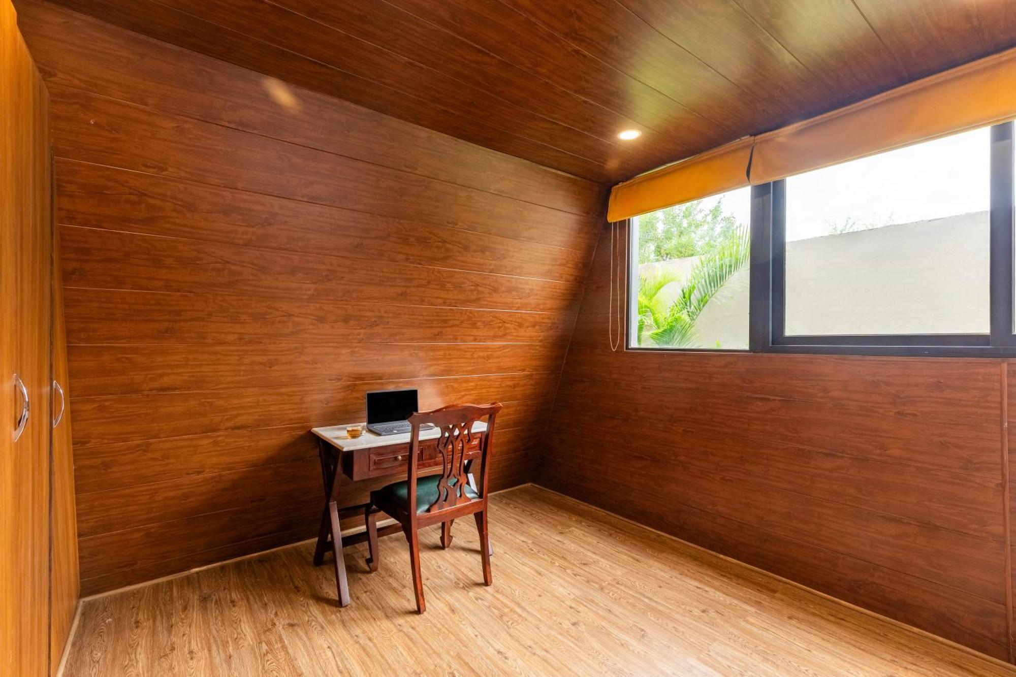 Elivaas 4 Bhk Pvt Pool & Party Hall - Oakwood Villa