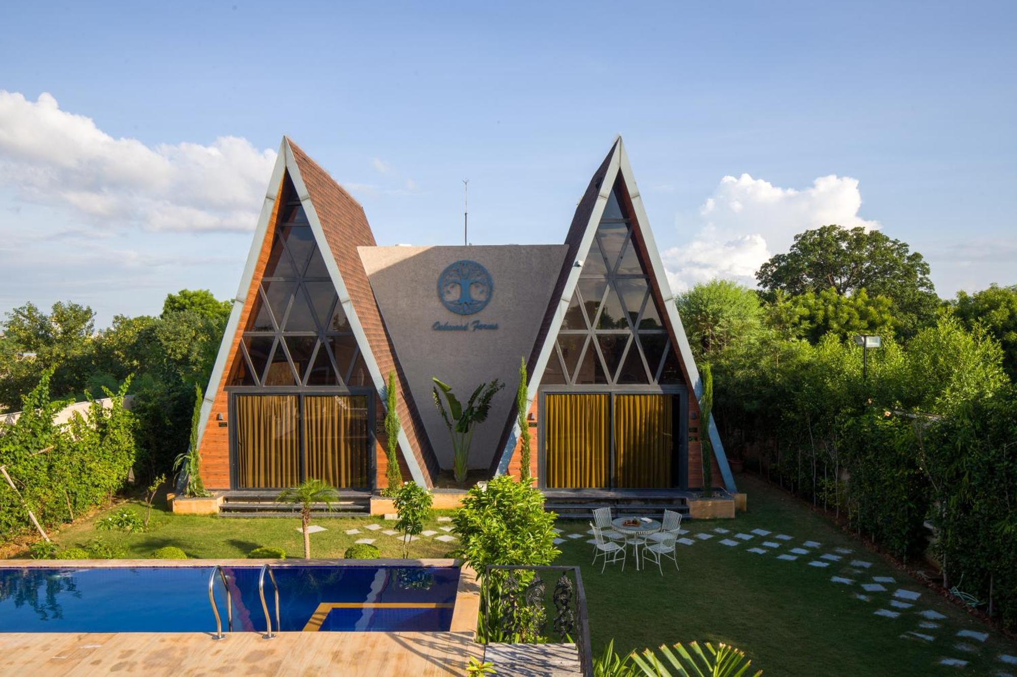 Elivaas 4 Bhk Pvt Pool & Party Hall - Oakwood Villa Jaipur
