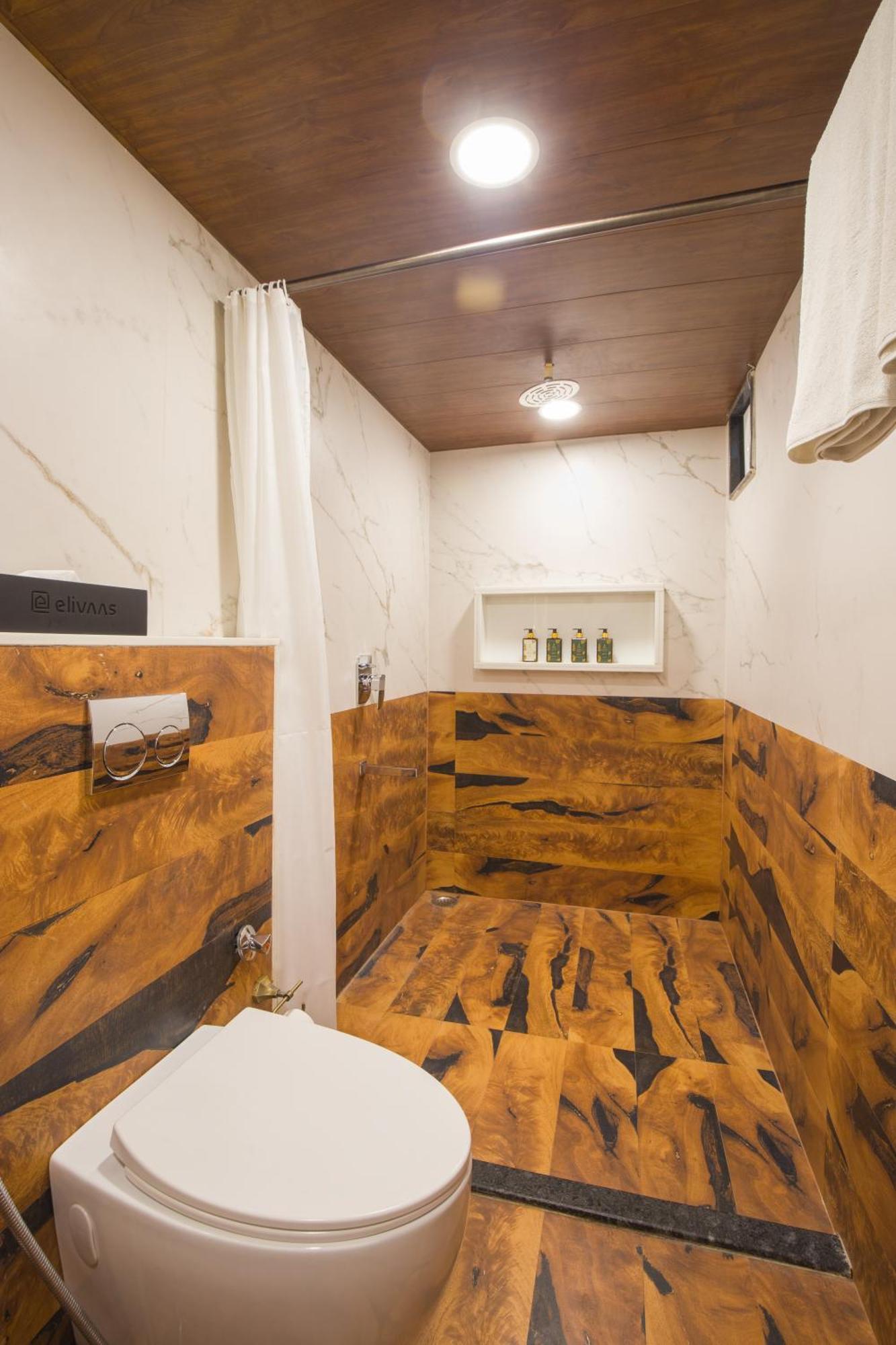 Elivaas 4 Bhk Pvt Pool & Party Hall - Oakwood *