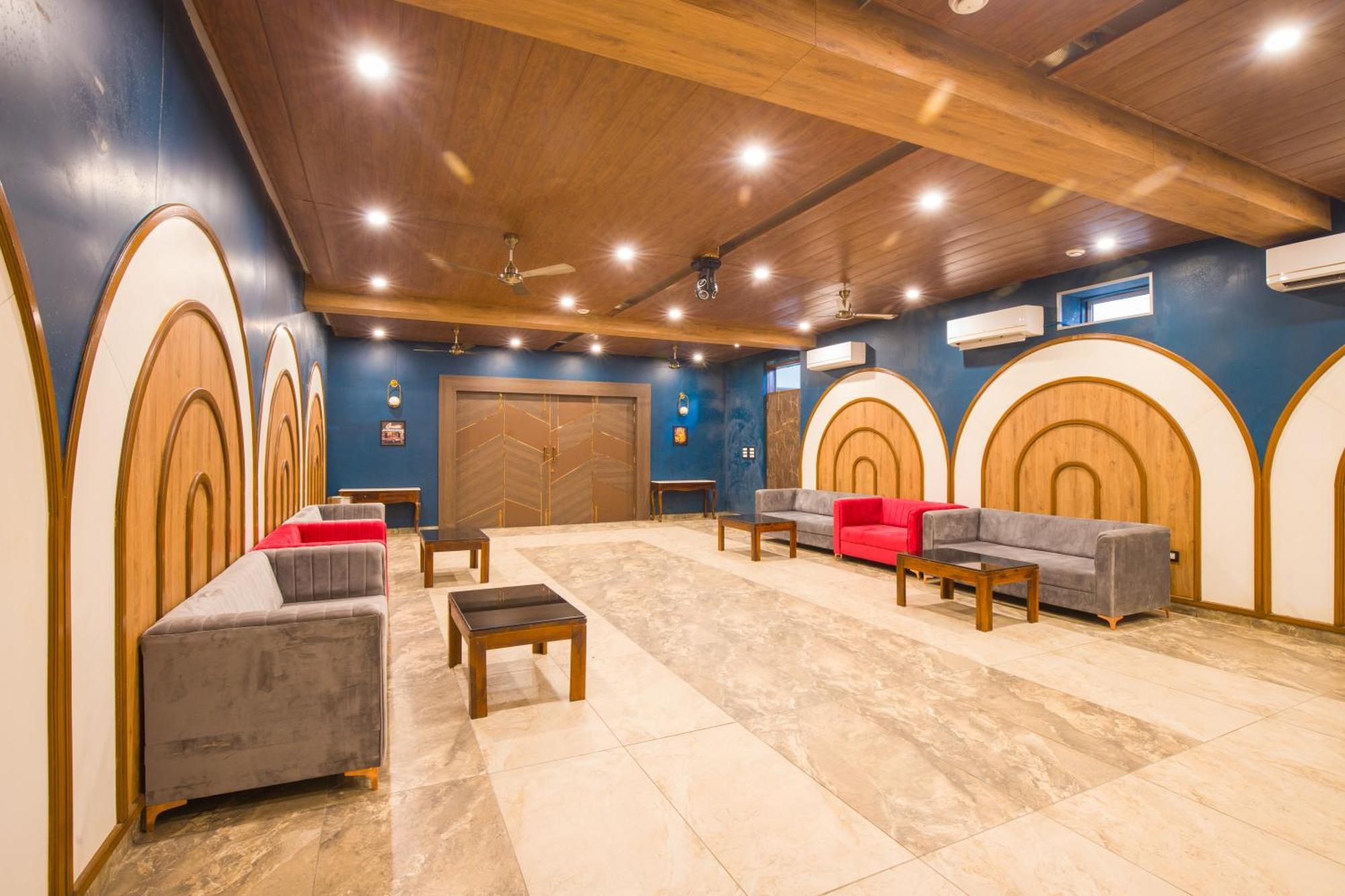 Villa Elivaas 3 Bhk With Pvt Pool & Lush Garden - Oakwood