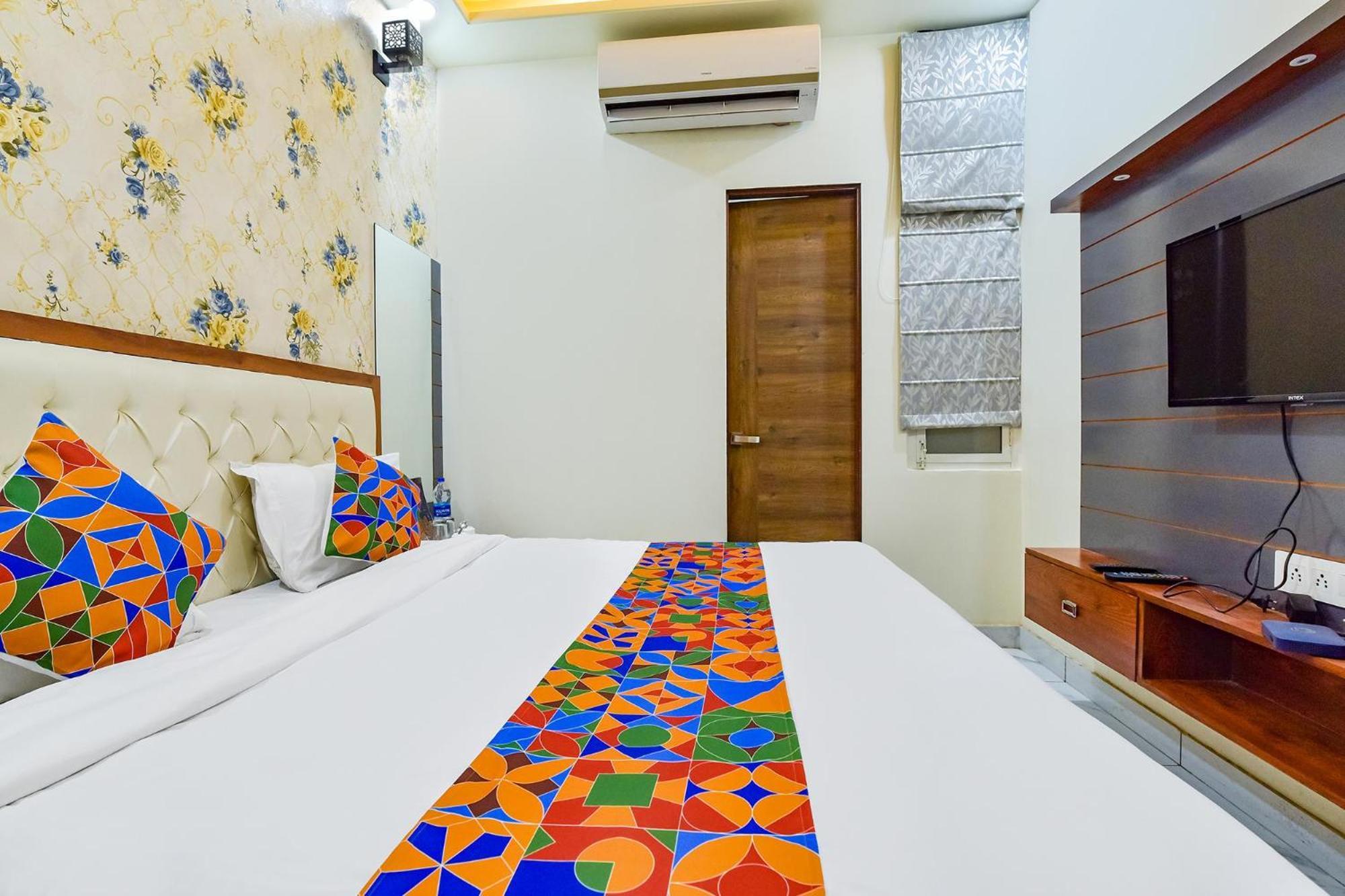 Fabhotel Cm Palace