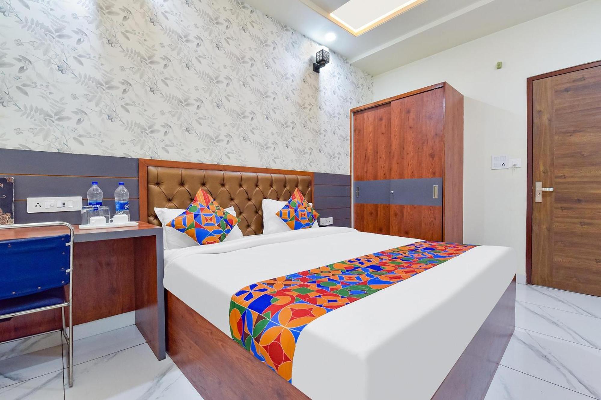 Fabhotel Cm Palace Hotel